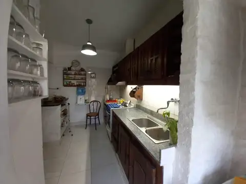 Casa 4 ambientes con 2 baños