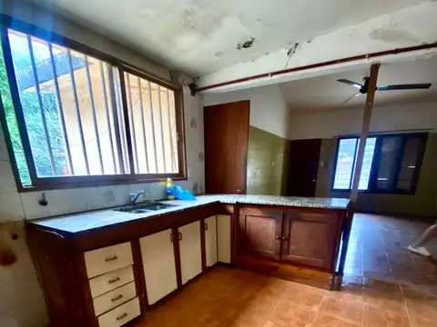 Casa 4 ambientes con 2 baños