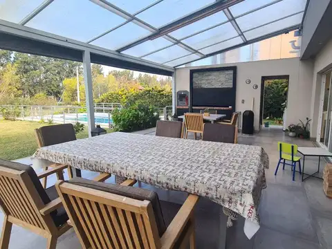 Alquiler Anual Casa 4 amb. Al Rio barrio San Benito Villanueva Tigre