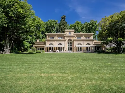Excelente casa en la mejor zona de Las Lomas de San Isidro.
