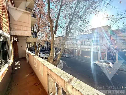 Departamento de 3 ambientes en ALQUILER con balcón y cochera en Villa Crespo.