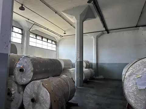 ALQUILER Nave Industrial 1.400m2 en predio Florencio Varela