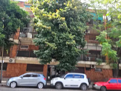 Dpto 2 ambientes al frente. Muy buena ubicacion