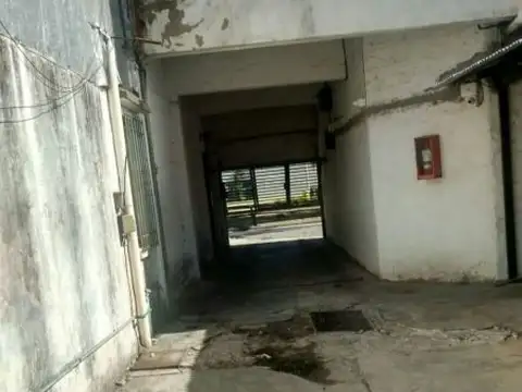 Venta de cochera en Caseros lado Norte,