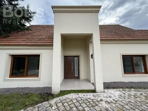 Casa en Venta con 2 cocheras