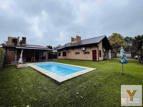 Casa en venta - 3 Dormitorios 2 Baños - Cochera - 792Mts2 - Villa Elisa, La Plata
