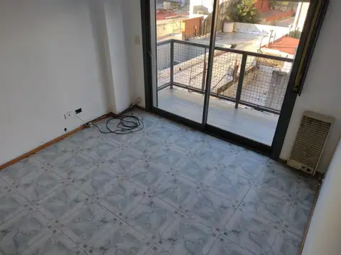 Chile 2500, Piso 3
