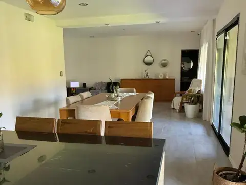 Casa en AldeaCasa en Fisherton | 3 dorm | pileta + quincho | 800 m² terreno Fisherton