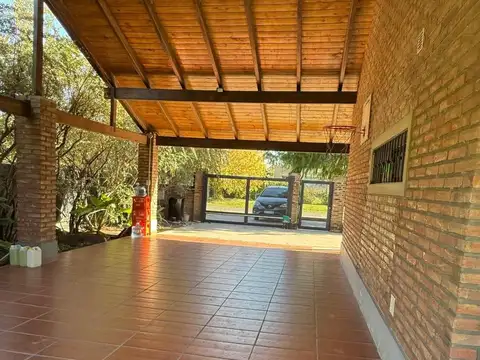 Casa 8 ambientes con 3 baños