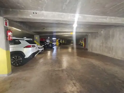 Excelente Cochera en Alquiler Vera Mujica al 1300 Rosario
