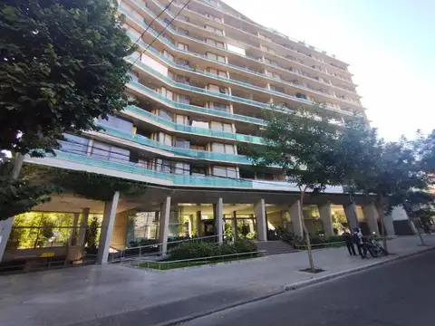 Excelente Cochera en Alquiler Vera Mujica al 1300 Rosario