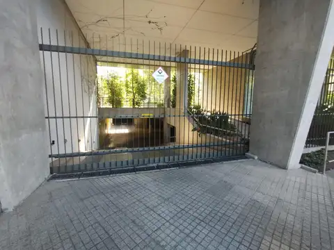 Excelente Cochera en Alquiler Vera Mujica al 1300 Rosario