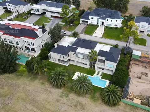 Casa en Venta al Este