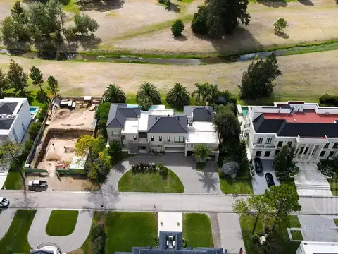 Casa en Venta con 11 cocheras