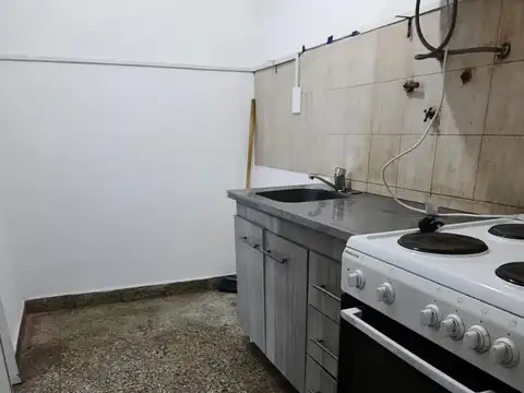 FLORESTA. YERBAL 3836 DTO.2 AMBIENES CON COCINA SEPARADA LAVADERO PATIECITO. PRIMER PISO CONTRAFRENTE
