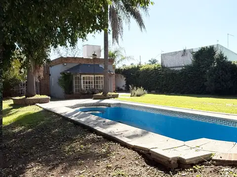 VENTA CASA 5 AMB HAEDO PILETA/QUINCHO PARQUE
