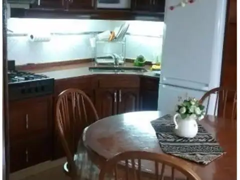 CASA 3 DORMITORIOS CON GARAJE  Y PATIO EXCELENTE ESTADO