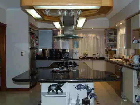Casa 5 ambientes con 3 baños
