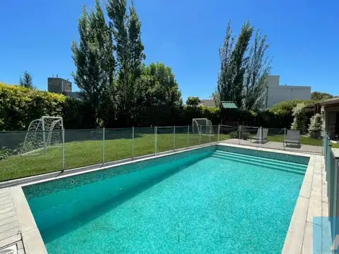 Casa en Alquiler Temporal con 7 cocheras