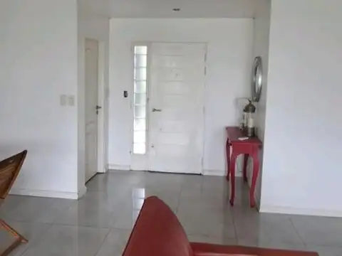 Casa en Alquiler con 2 cocheras