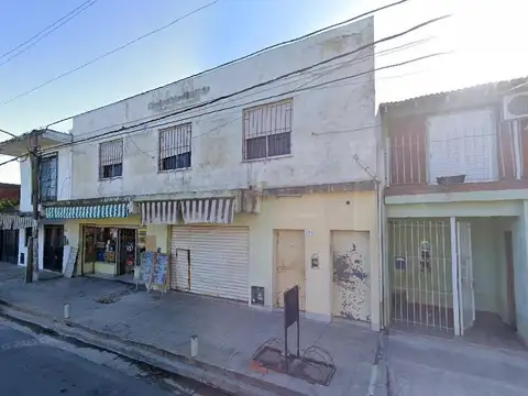 Departamento   2 locales en Venta. Buena ubicación sobre Namuncura. Campana