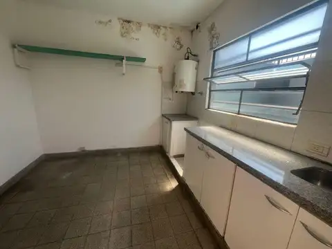 Depto Tipo Casa en Alquiler en Banfield, $ 700.000