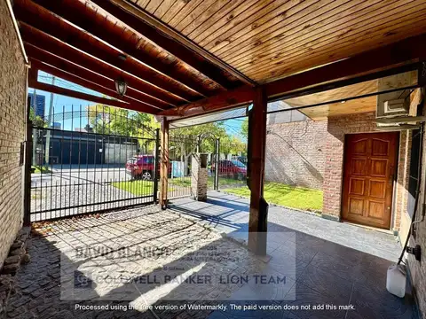 Casa 6 ambientes con 2 baños