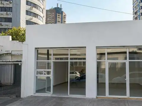 Amplio local, a metros de Pte. Perón y plaza Muñiz