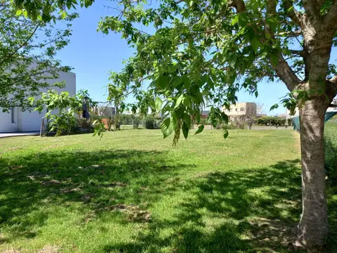 Venta Lote Orientación Norte 824m2 B° El Cantón Golf Escobar