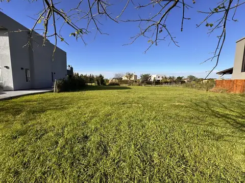 Venta Lote Orientación Norte 824m2 B° El Cantón Golf Escobar