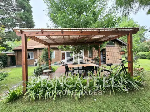 Casa en Venta con 4 cocheras