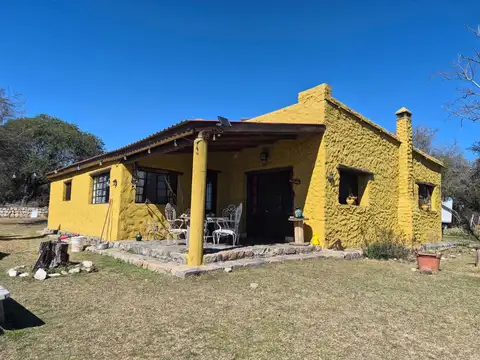 EXCELENTE CASA DE CAMPO A 300m de la RUTA N° 1