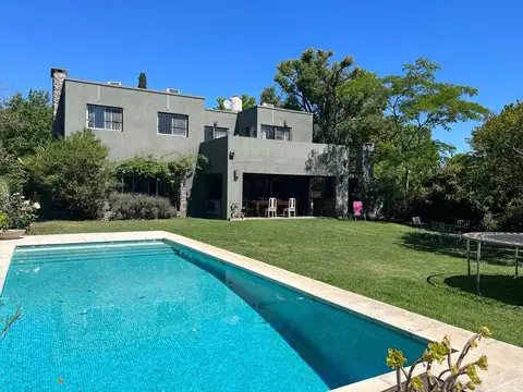 Alquiler por temporada   Casa de 4 dormitorios en Bella Vista