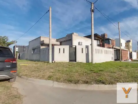 Casa en venta -2 Dormitorios 1 Baño - Melchor Romero