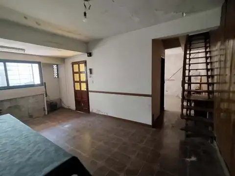 NUEVO VALOR - OPORTUNIDAD - Terreno a 250 mts de la estación con casa y local - FOT 3