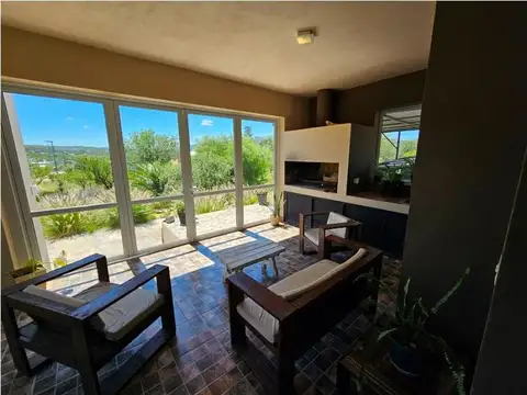 Casa 4 ambientes con 2 baños