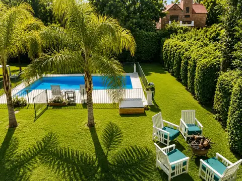 Casa 5 ambientes con 4 baños