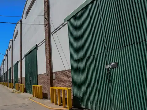 Naves Industriales en Alquiler en  Bernal.