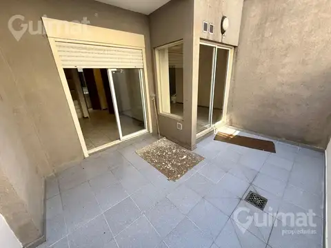 PH 2 ambientes con patio. Muy luminoso. 