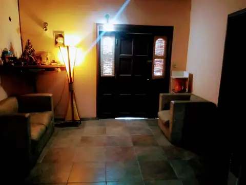 Abreu de Albornoz esq. Jose Hernandez 100