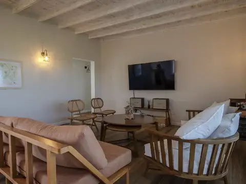 VENTA CASA 4 AMB CON PILETA EN BARRIO LA CERCANÍA
