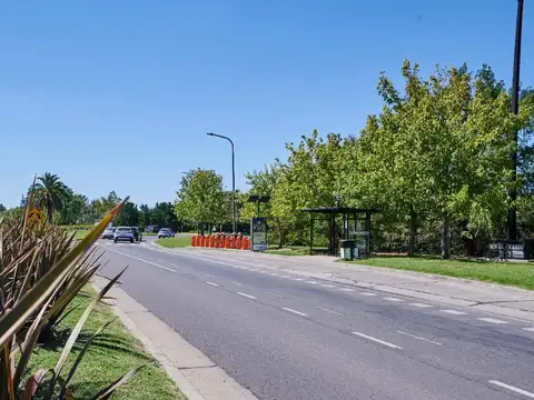 Barrio Casuarinas - Lote al agua