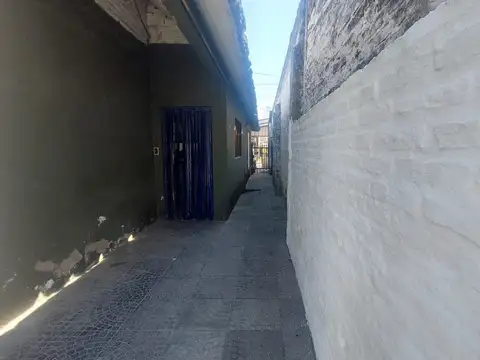 Casa 2 dormitorios con cochera y jardín en Trujui