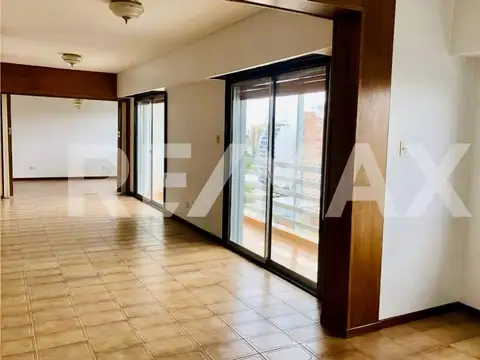 Venta Semipiso 4 dormitorios en Microcentro - NQN