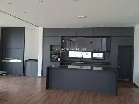Casa 4 ambientes con 4 baños