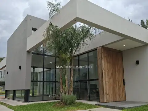 Venta Casa en Lagos de Canning 3 Dormitorios