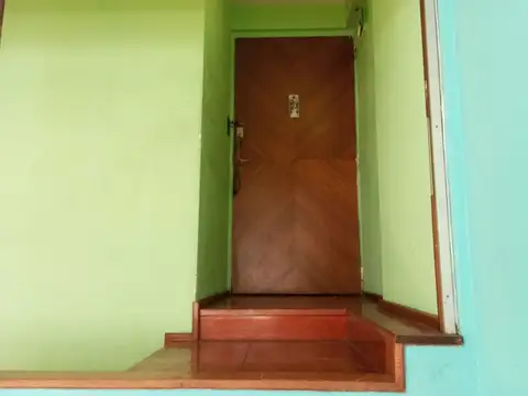 Venta depto 2 amb con patio, a reciclar, en Retiro