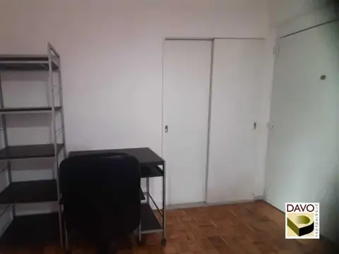 Monoambiente s/amoblado frente a la plaza zona facultades