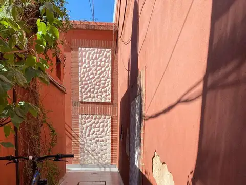 Casa en venta mas local comercial en Rosario- Abasto