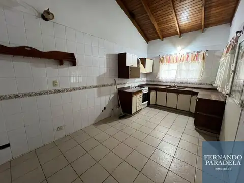Casa 6 ambientes con 4 baños